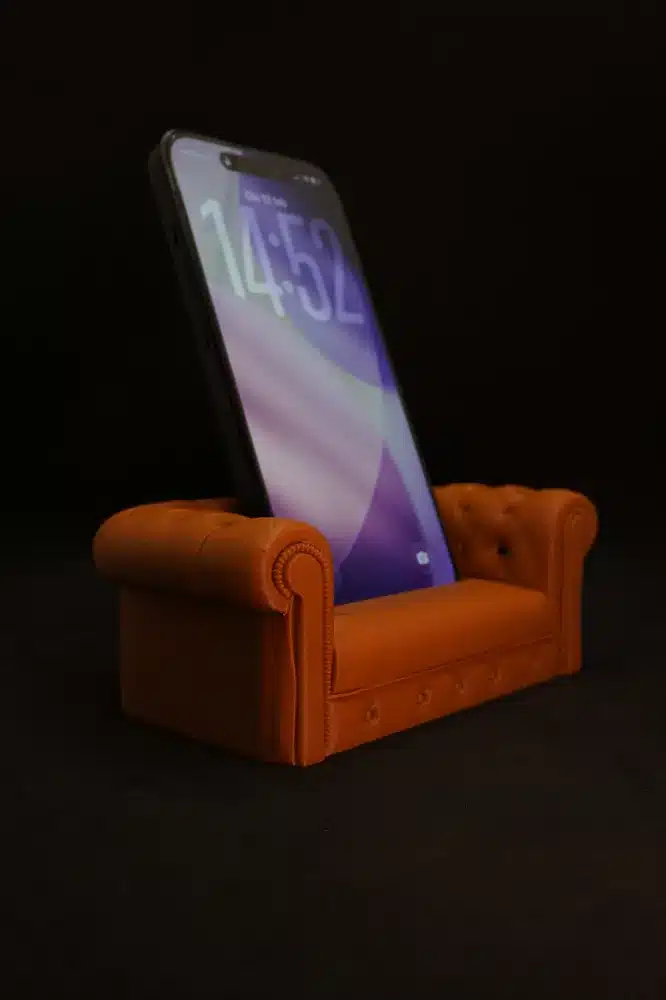 Chesterfield Sofa Smartphone Stand – Phone Holder – Kép 2